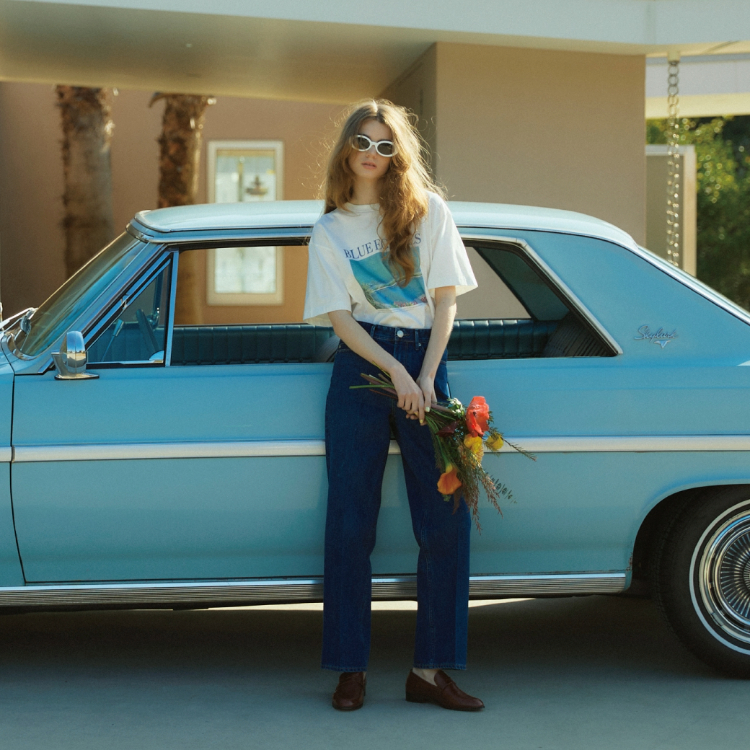 旬のムードで再構築したモダンなレトロスタイル